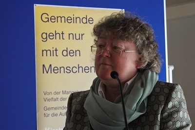 Prof.in Dr. Dr. h.c. Dorothea Sattler Institutsdirektorin Katholisch-Theologische Fakultät Ökumenisches Institut R