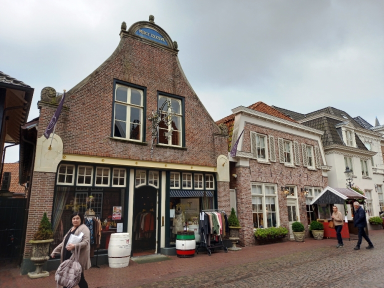Schmucke Häuser in der niederländischen Stadt