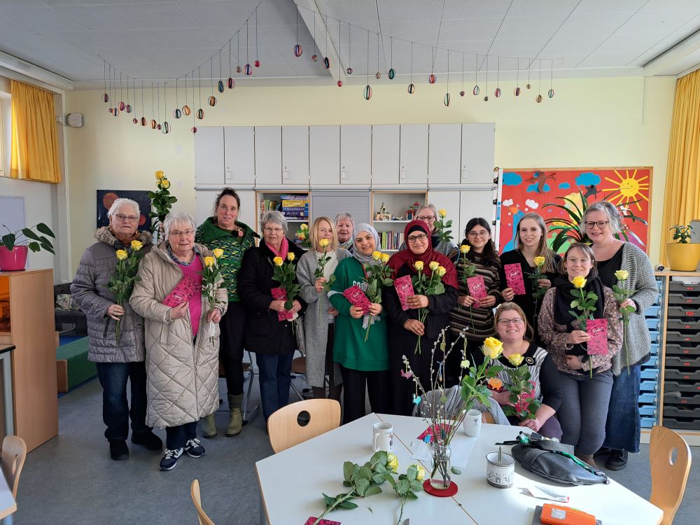 KAB-Frauen überbringen Rosen