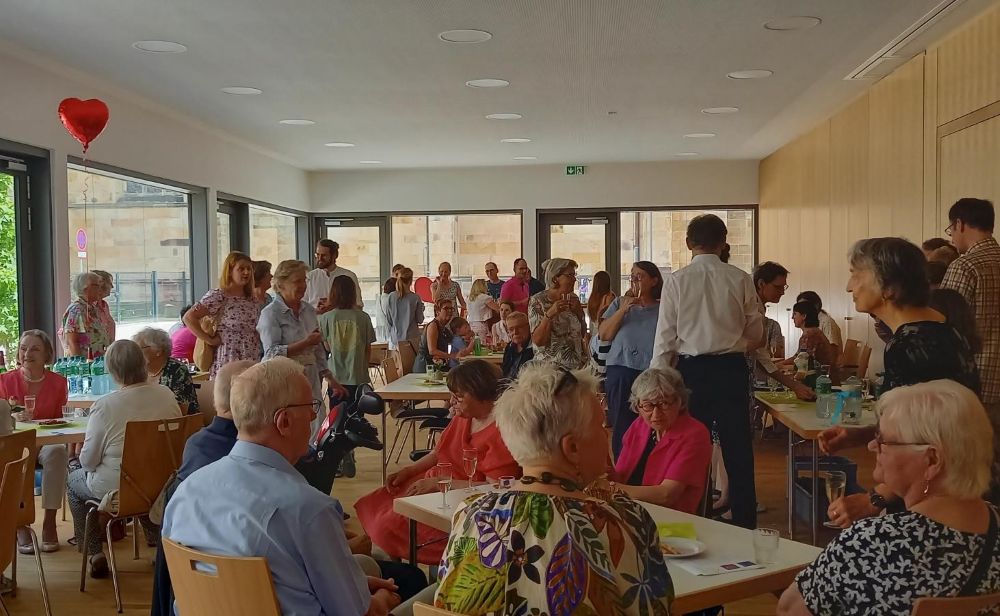 Beim Sektempfang