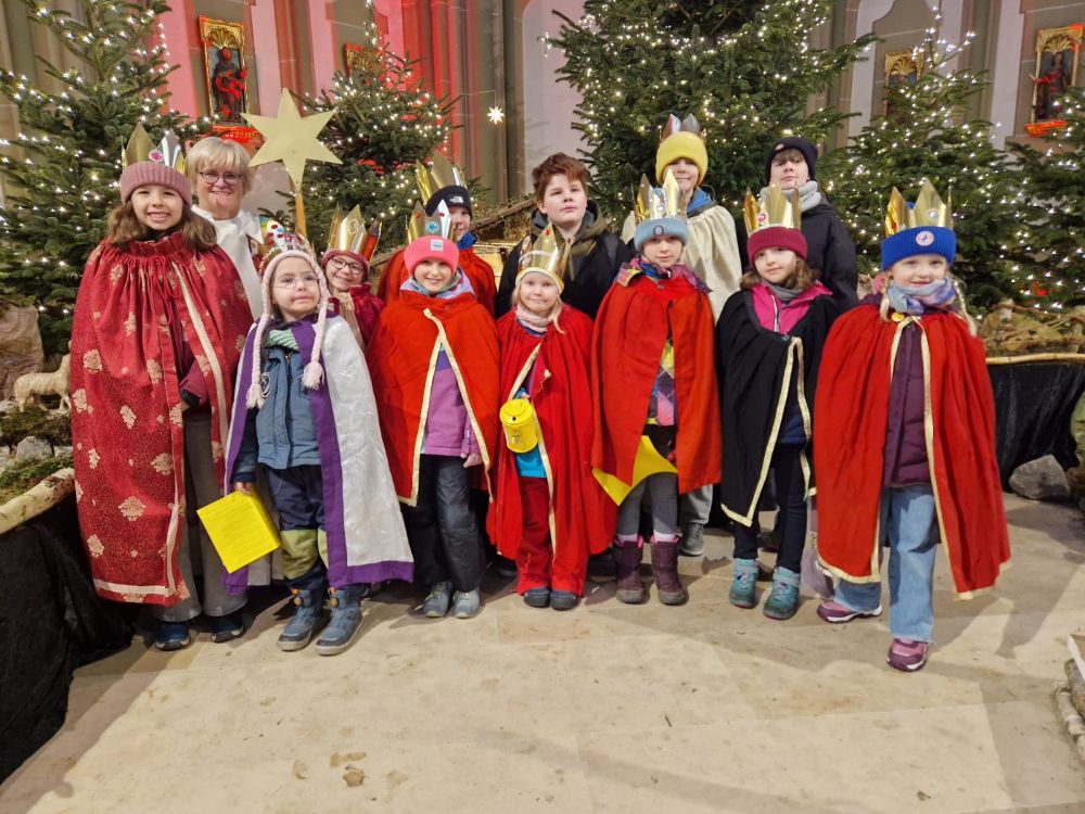 Eine Sternsingergruppe