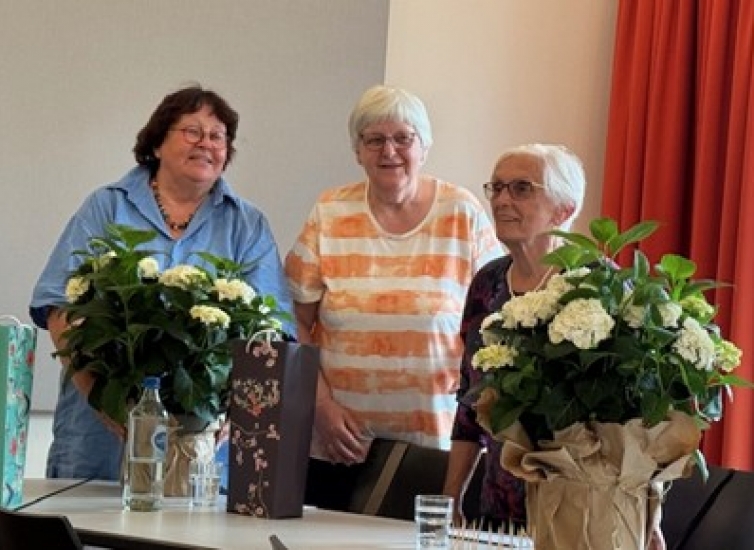 Mechthild Böckelmann und Brigitte Klimenta werden aus dem Team des ökumenischen Sozialbüros verabschiedet