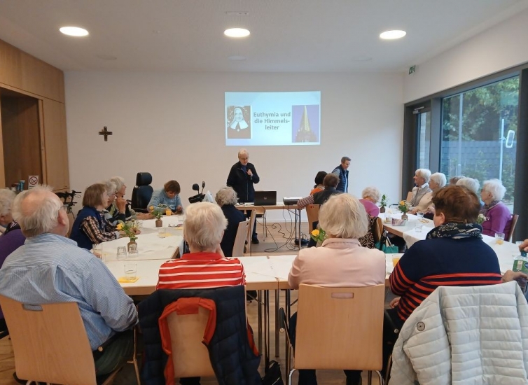 Aufmerksam Zuhörende