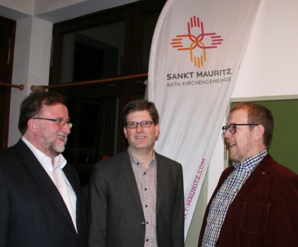 Am 16. Januar war Prof. Daniel Bogner (Mitte) zu Gast im Pfarrheim an der Margaretakirche.