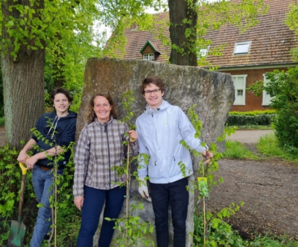 Adrian, Hildegard und Theo bei der Arbeit. Foto privat