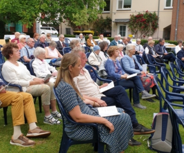 KAB-Jubiläumsgottesdienst im Garten des Kettlerhauses