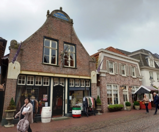 Schmucke Häuser in der niederländischen Stadt