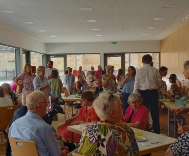 Beim Sektempfang