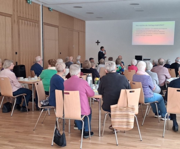 Die Teilnehmenden verfolgten das Referat interessiert